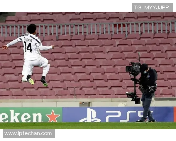 巴萨与尤文图斯首回合激战回顾球迷热情高涨的精彩瞬间 巴萨与尤文图斯首回合激战回顾球迷热情高涨的精彩瞬间