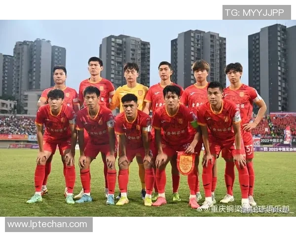 基尔队与得累斯顿队激战正酣谁能在这场较量中笑到最后