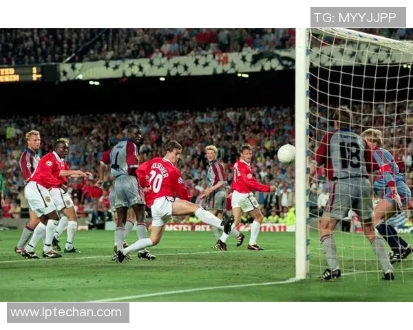 莱万回归诺坎普引发拜仁球迷愤怒指责其忘恩负义