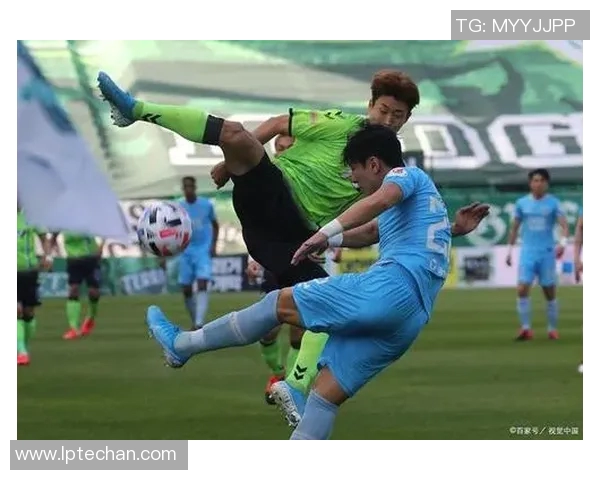 光州足球队迎战全北现代队争夺联赛冠军荣耀的激烈对决