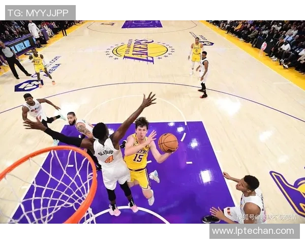 湖人对阵热火首战精彩回顾与赛后分析全景展现