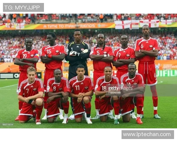 开拓者与山猫的激烈对决谁能在赛场上笑到最后